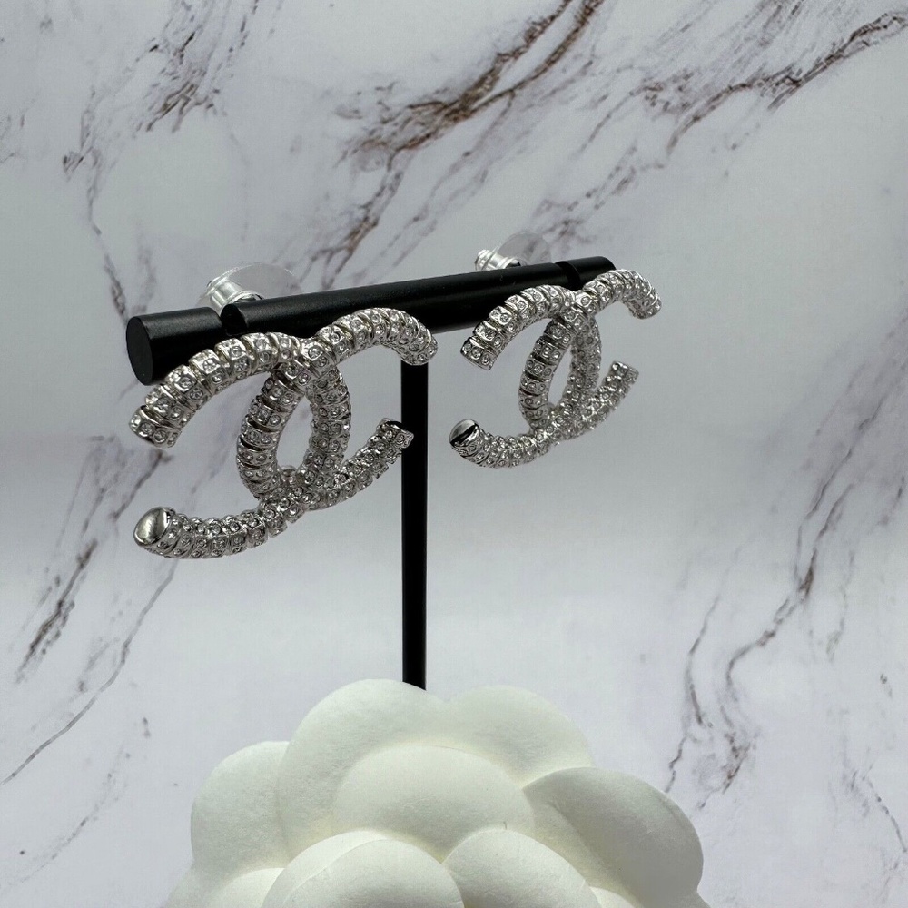 ❌❌ SOLD Chanel 2023 Big Interlocking CC Logo Crystal Stud Statement New Earrings - Picture 4 of 12